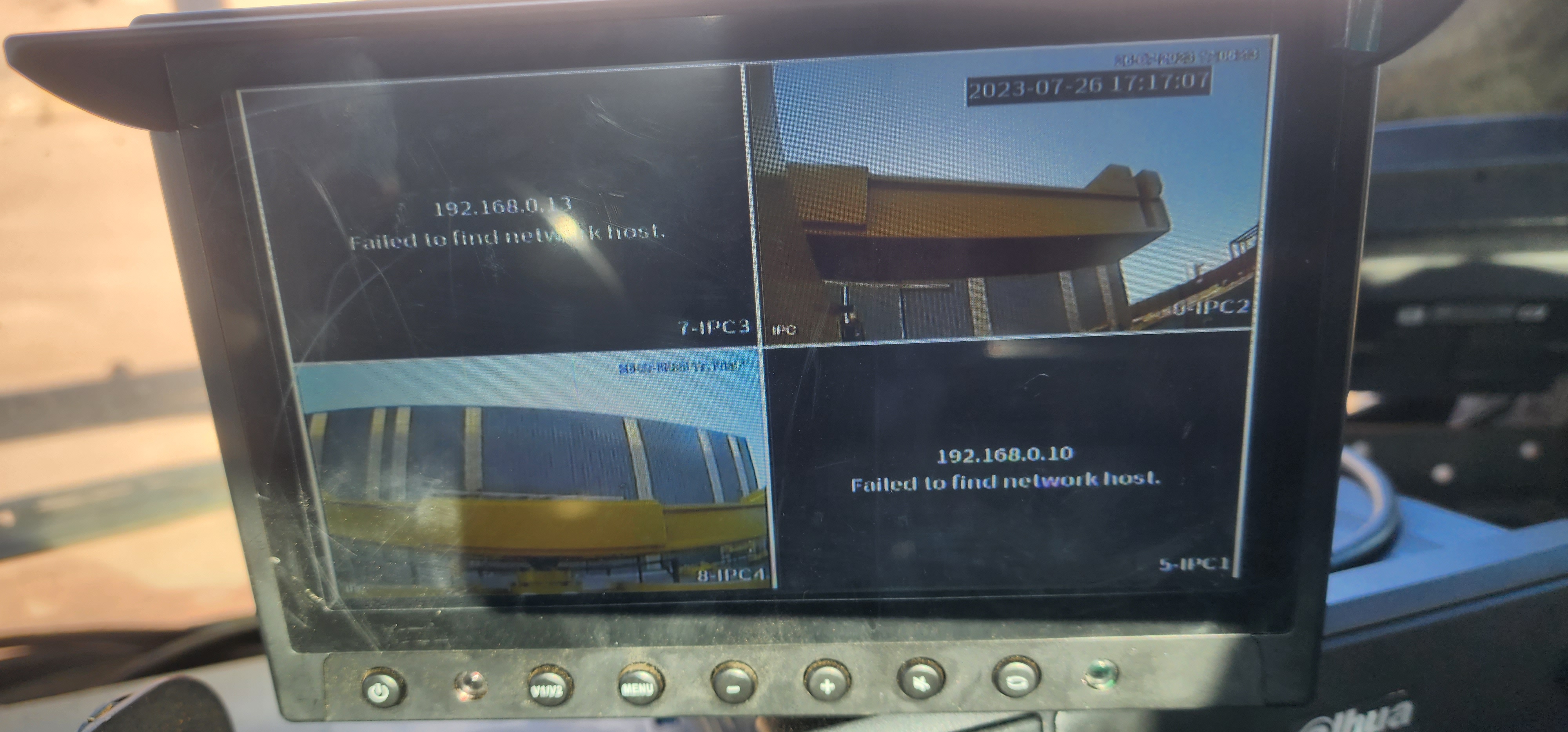 Sistema de cámaras de maniobra en la cabina durante la operación de remolque