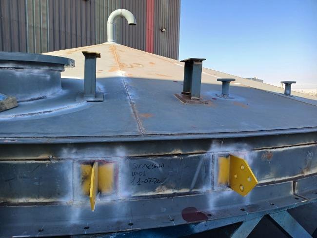 Detail of the tank roof with its supports and vent nozzles installed
